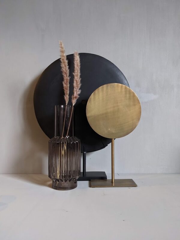 Goud ornament op statief