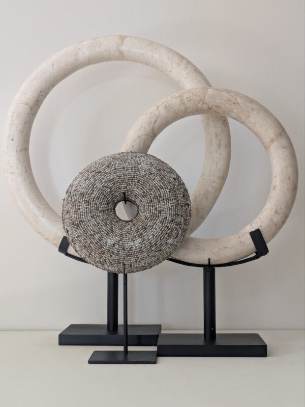 Beige ring op statief - Afbeelding 3