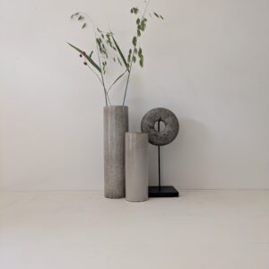 Cilinder vazen, Smalle vazen, Kleine vazen, Zand kleurige vaas, Zandkleurige vazen.