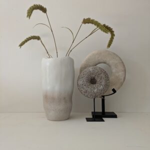 Sepp vase slim L, Sepp vaas, Bruin kleurige vaas, beige vaas, witte vaas met beige.