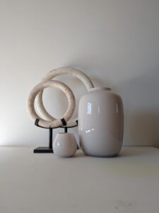 Artic vaas medium, Artic vaas, Glazen vaas, Glazen vaas ivory, Ivory vaas, Beige kleurige vaas, Glazen vaas, Glazen bloemenvaas